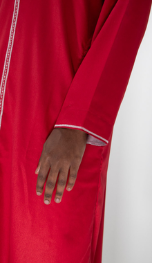 Qamis rouge